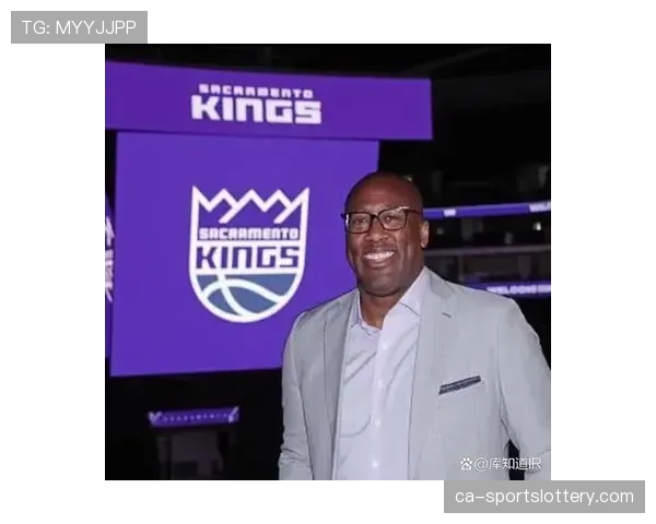 迈克·布朗透露国王将试验小阵容,以应对西部潜在对手的换防策略 迈克·布朗透露国王将试验小阵容,以应对西部潜在对手的换防策略